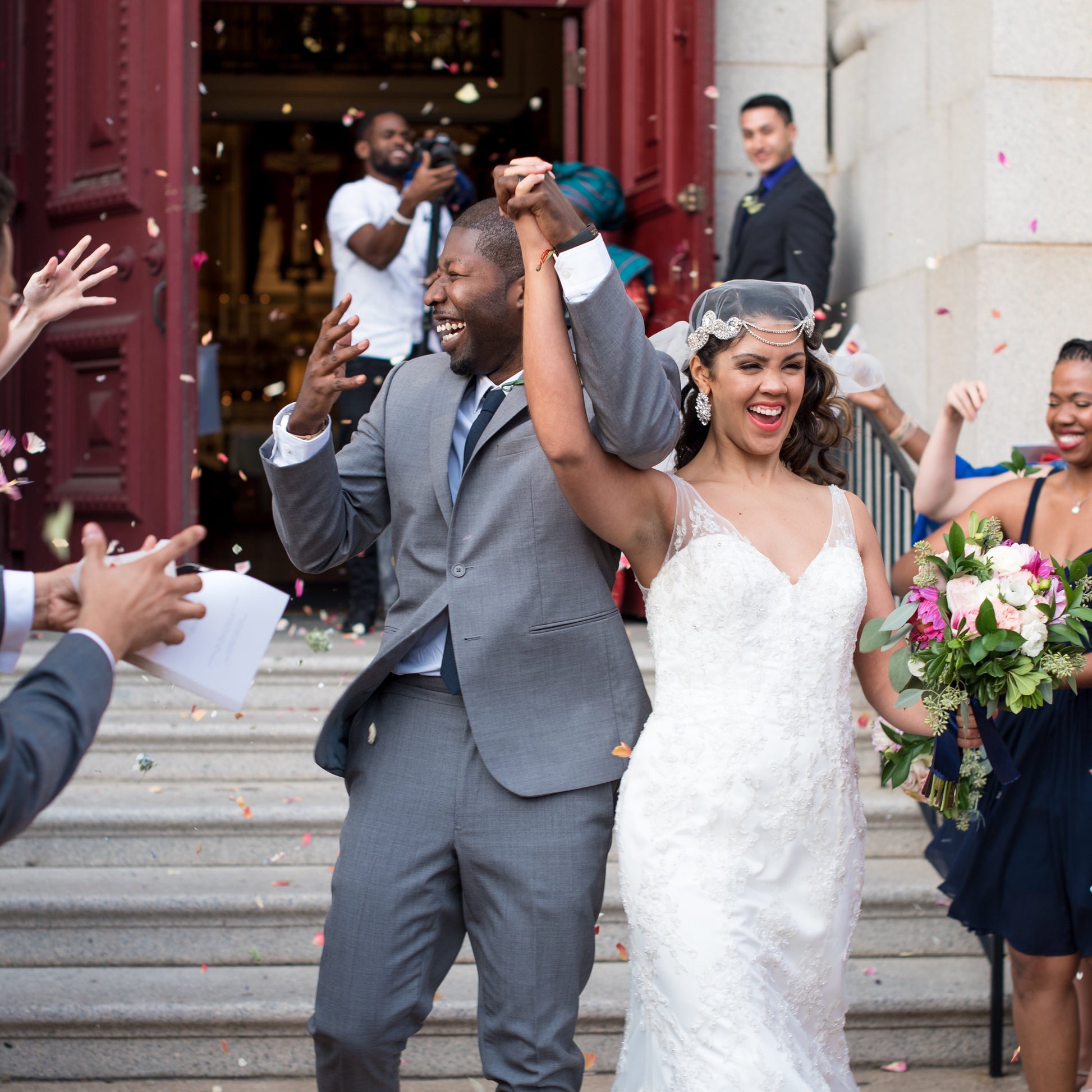 Bulk Ivory Rose Petals for weddings – Prime Petal Company. Bulk ivory rose petals for elegant wedding aisle and event décor – Prime Petal Company. Wedding couple is celebrating with guests tossing colorful rose petals.